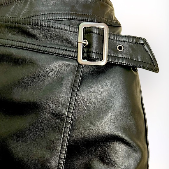 Divine H&M Split High Buckle Detail PU Leather Skirt - Picture 6 of 11